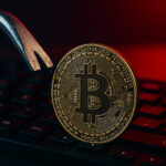 CoinDCXのロゴと仮想通貨コインが並び、サイバー攻撃を暗示する緊張感のあるビジュアル