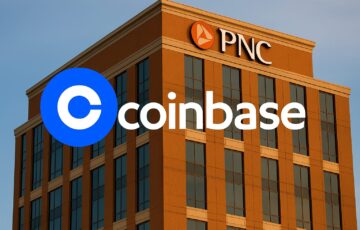 PNC銀行の本社ビルを背景に、Coinbaseのロゴを重ねたイメージ