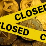 香港・ムンバイ・シドニーの金融街を背景に、仮想通貨市場の規制強化を象徴するイメージ。アジア地域の取引所とデジタル資産トレジャリー企業の関係を表現。