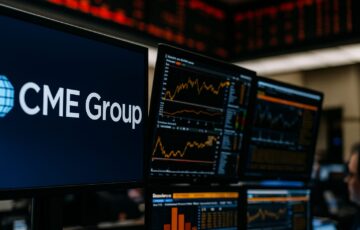 CMEグループが仮想通貨先物とオプションの24時間365日取引を開始することを象徴するトレーディングイメージ