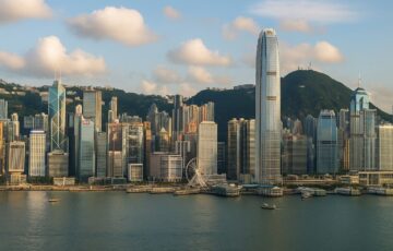 香港のスカイラインとビクトリアハーバーの実写風景